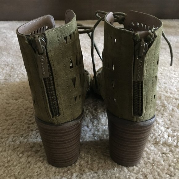 New Breckelles Cut Out Olive Booties Size 5.5 & 8 USA - Picture 3 of 4